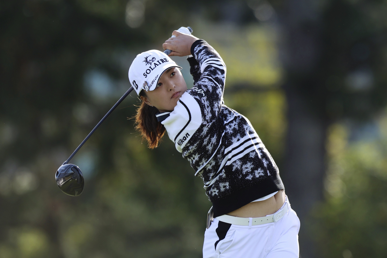 16일(현지시간) 미국 오리건주 웨스트 린의 디 오리건 골프클럽에서 열린 미국 여자프로골프(LPGA) 투어 캄비아 포틀랜드 클래식 1라운드 2번 홀에서 고진영(26·한국)이 티샷을 한 뒤 공을 바라보고 있다. 연합뉴스