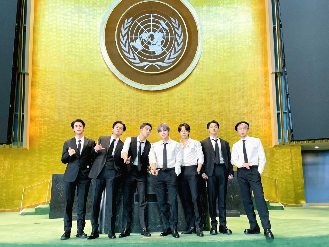 유엔 총회에 청년세대 대표로 참석한 방탄소년단(BTS)은 20일 뉴욕 유엔 총회장에서 열린 지속가능발전목표 고위급 회의(SDG 모멘트) 행사에서 사전 녹화된 '퍼미션 투 댄스'(Permission to Dance) 퍼포먼스 영상을 공개했다. [연합]