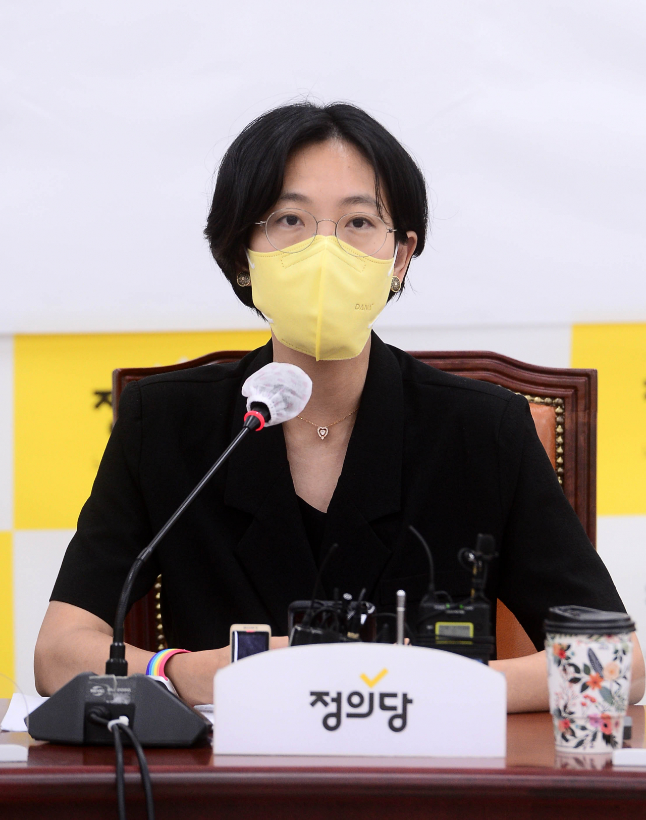 정의당 장혜영 의원이 31일 서울 여의도 국회에서 열린 의원총회에서 발언하고 있다. 연합뉴스