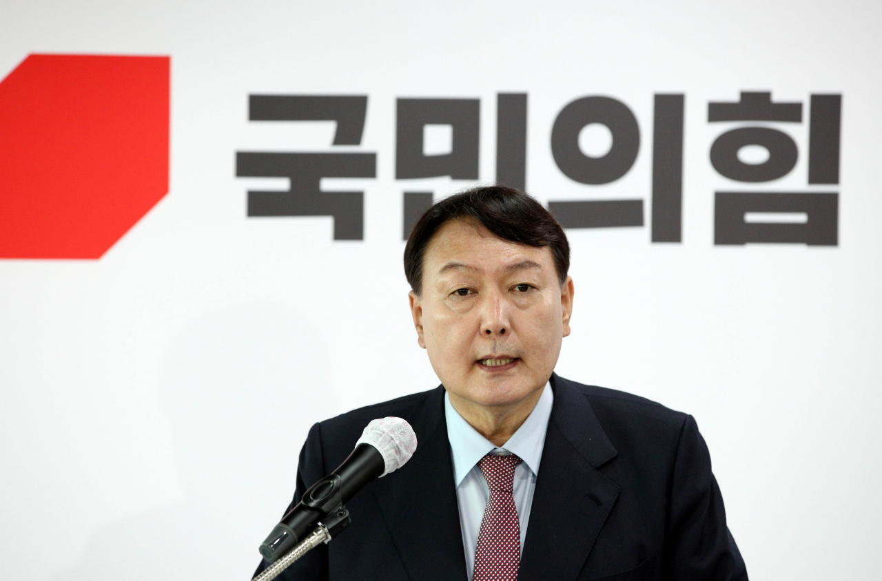 국민의힘 대권주자인 윤석열 전 검찰총장이 22일 서울 여의도 국민의힘 중앙당사에서 외교안보 관련 공약을 발표하고 있다. [연합]