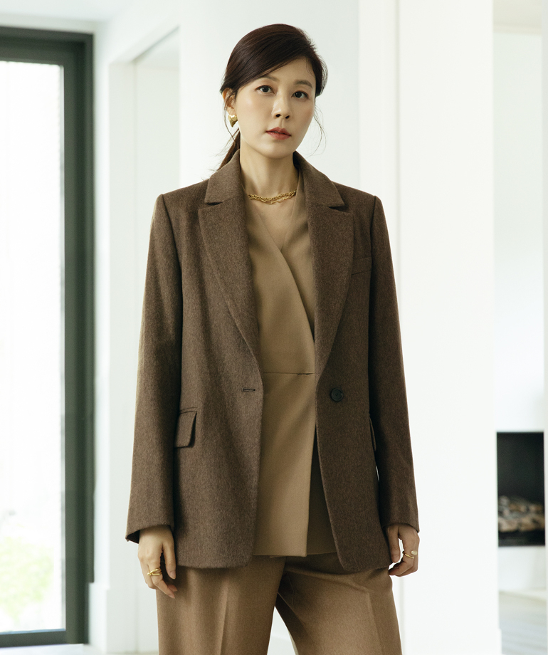 CJ온스타일은 대표 PB 패션브랜드 셀렙샵 에디션에서 FW야심작으로 에르메네질도 제냐의 캐시미어 재킷을 출시했다.[CJ온스타일 제공]
