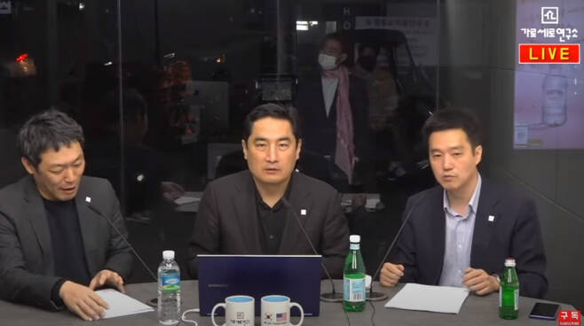 왼쪽부터 김용호 연예부장,강용석 변호사, 김세의 대표. [가로세로연구소 방송 캡처]