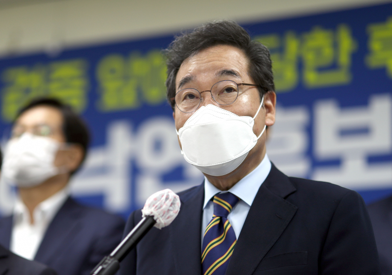 더불어민주당 대권후보인 이낙연 전 대표가 23일 오전 경남 창원시 의창구 경남도의회에서 열린 '경남 정책공약 발표회'에서 발언하고 있다. 이날 정책 공약 발표회 후 청년, 여성, 장애인, 소상공인 등 경남 1만인의 이낙연 후보 지지 선언이 이어졌다. 연합뉴스