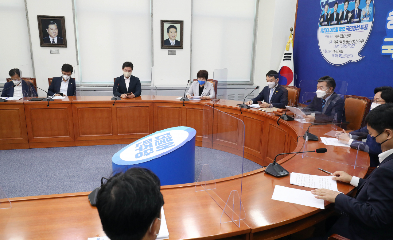 더불어민주당 최고위원회의가 24일 오전 서울 여의도 국회에서 윤호중 원내대표 주재로 열리고 있다. [연합]
