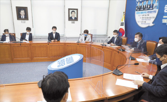더불어민주당 최고위원회의가 24일 오전 서울 여의도 국회에서 윤호중 원내대표 주재로 열리고 있다. [연합]