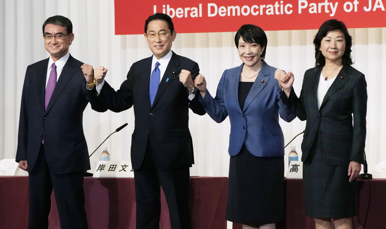 고노 다로(왼쪽부터), 기시다 후미오, 다카이치 사나에, 노다 세이코 등 일본 자민당 총재 선거 후보들이 공동으로 기자회견하고 있다. [연합]