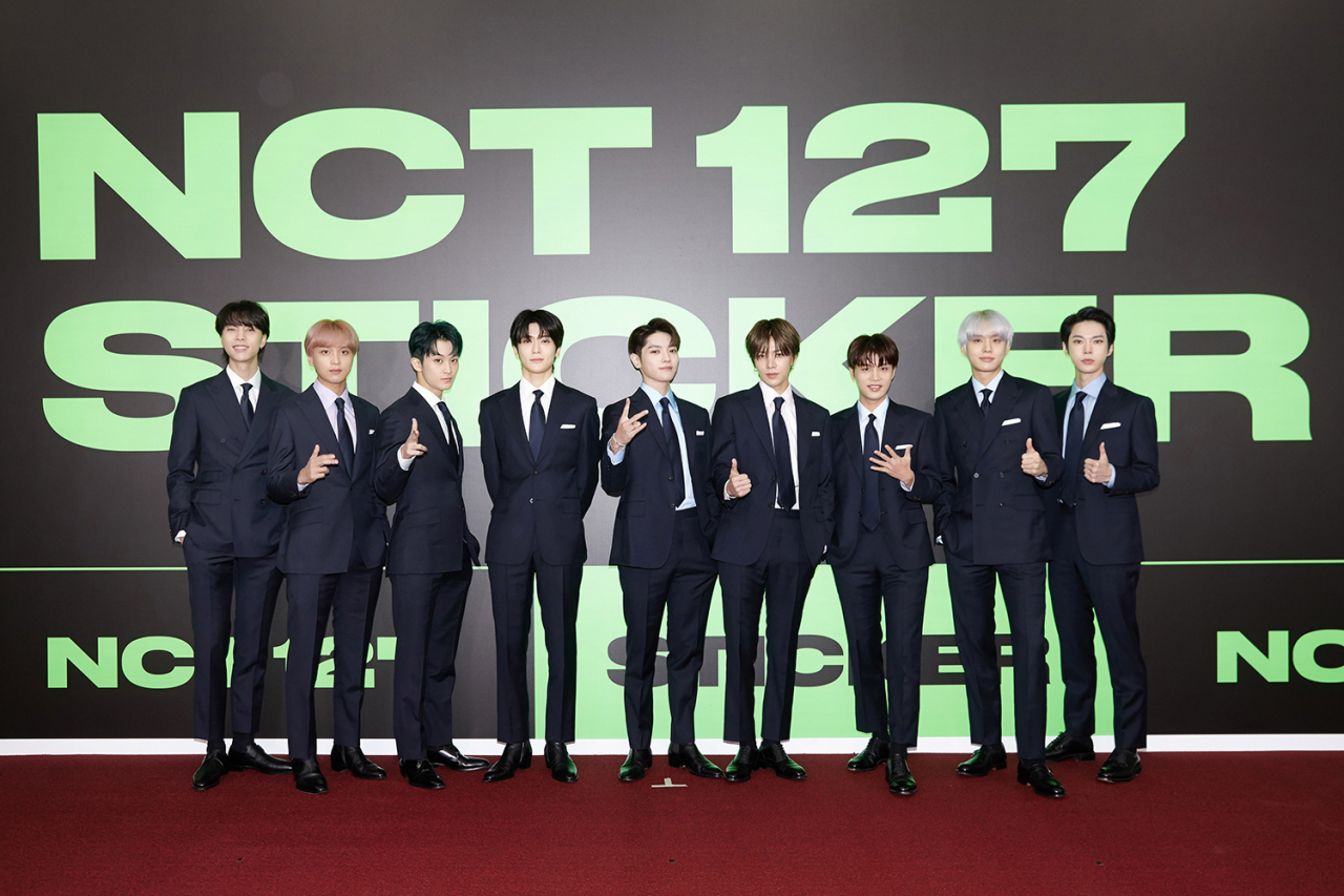 정규 3집 앨범 '스티커'(Sticker)가 영국 오피셜 차트 메인 앨범 차트 톱100에서 40위를 기록한 NCT 127. [연합]