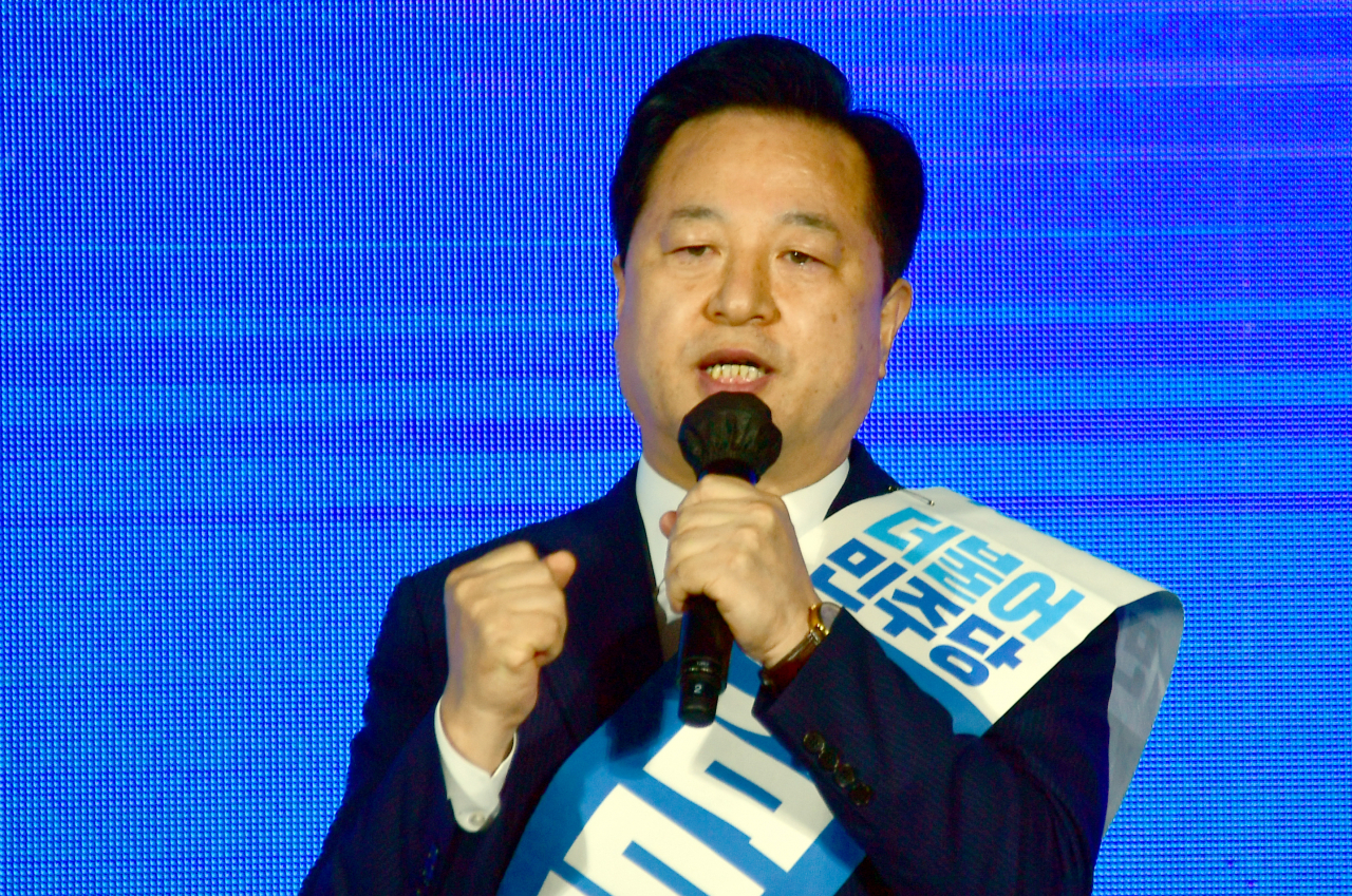 더불어민주당 김두관 대선 경선 후보가 25일 오후 광주 서구 김대중컨벤션센터 1층 다목적홀에서 열린 광주·전남 지역경선 합동연설회에서 정견발표하고 있다. [연합]