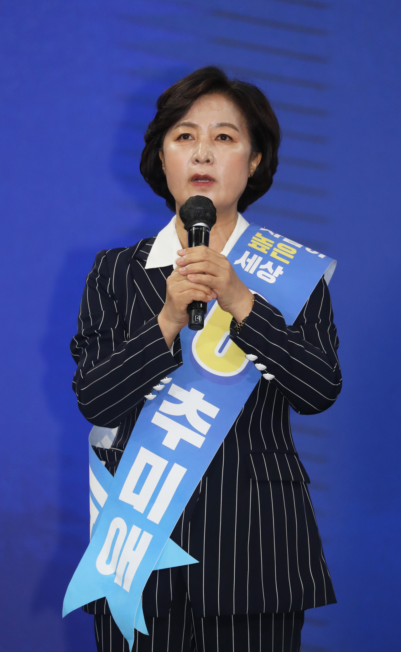 26일 전북 완주군 우석대학교 체육관에서 열린 더불어민주당 대선 후보 선출을 위한 전북 합동연설회. 추미애 후보가 연설하고 있다. [연합]