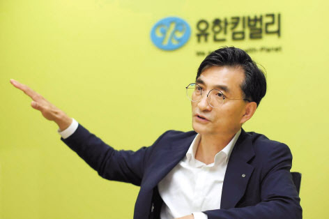 진재승 유한킴벌리 대표가 제품 다각화와 수출 강화 등으로 저출산으로 인한 어려움을 타개하겠다고 밝히고 있다. [유한킴벌리 제공]