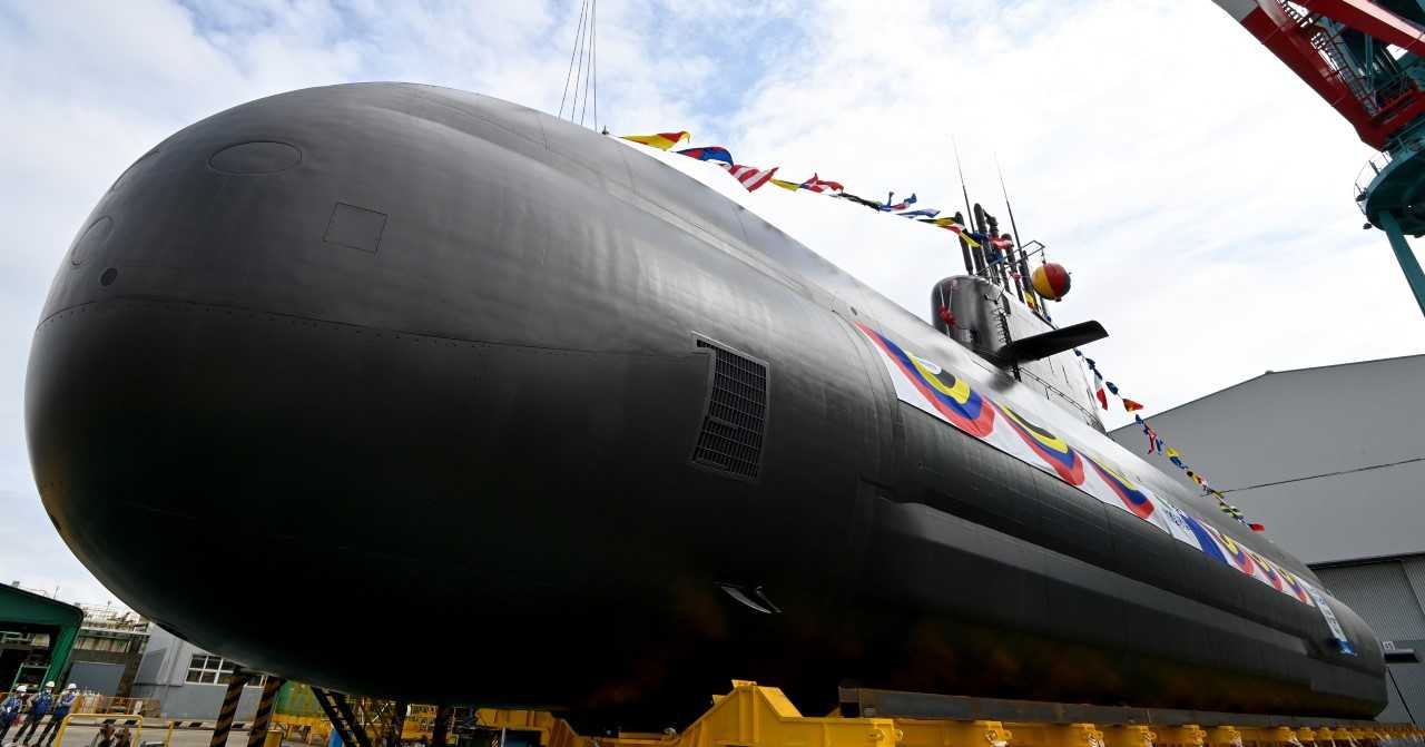 해군은 28일 국내 기술로 설계 건조한 잠수함발사탄도미사일(SLBM) 탑재가 가능한 3000t급 잠수함 신채호함 진수식을 거행했다. [해군 제공]