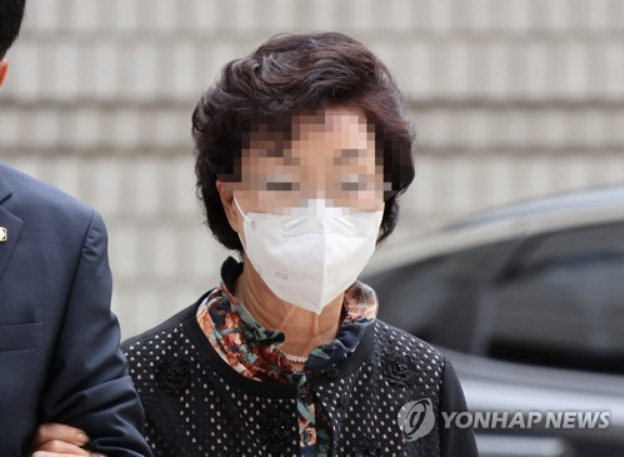 법원 출석하는 윤석열 전 검찰총장 장모 최모 씨[연합]