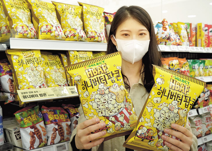 바프허니버터팝콘이 새우깡을 제치고 편의점 판매 1위에 올랐다. [세븐일레븐 제공]