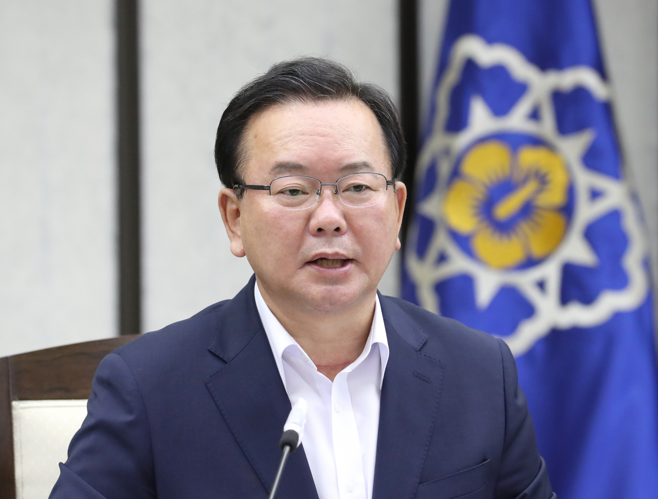 김부겸 국무총리가 30일 오전 정부세종청사에서 열린 국정현안조정회의를 주재하며 발언하고 있다. [연합]