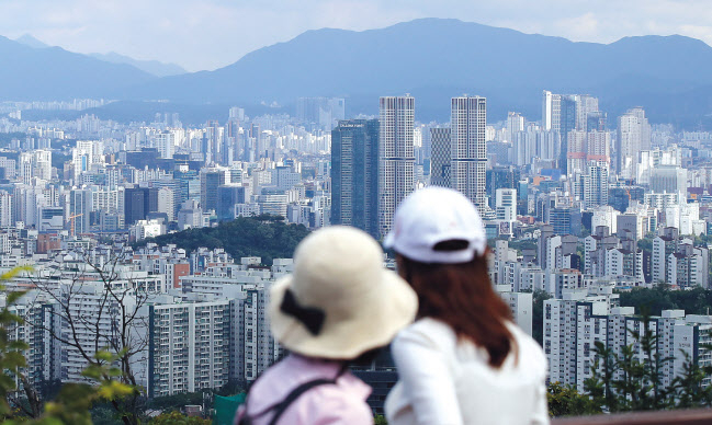 서울 중구 남산에서 바라본 성동구 아파트 일대. [연합]