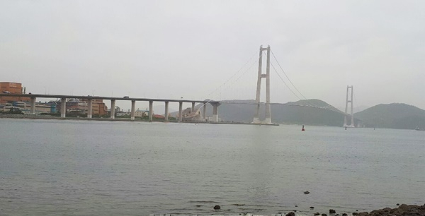 여수와 광양을 잇는 이순신대교.