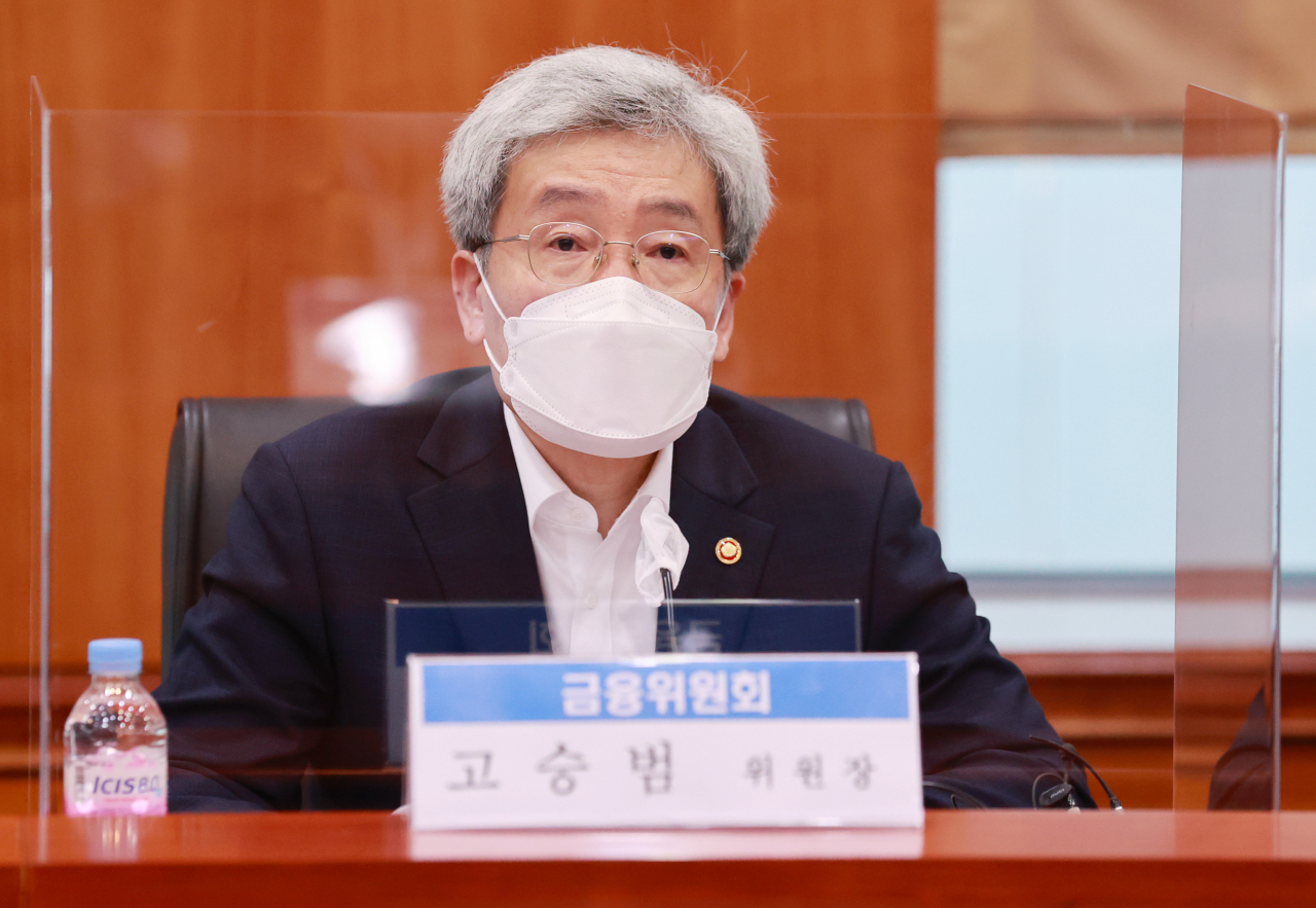 고승범 금융위원장이 30일 서울 영등포구 여의도 금융투자협회에서 자본시장 유관기관 간담회에 참석해 발언하고 있다. 연합뉴스