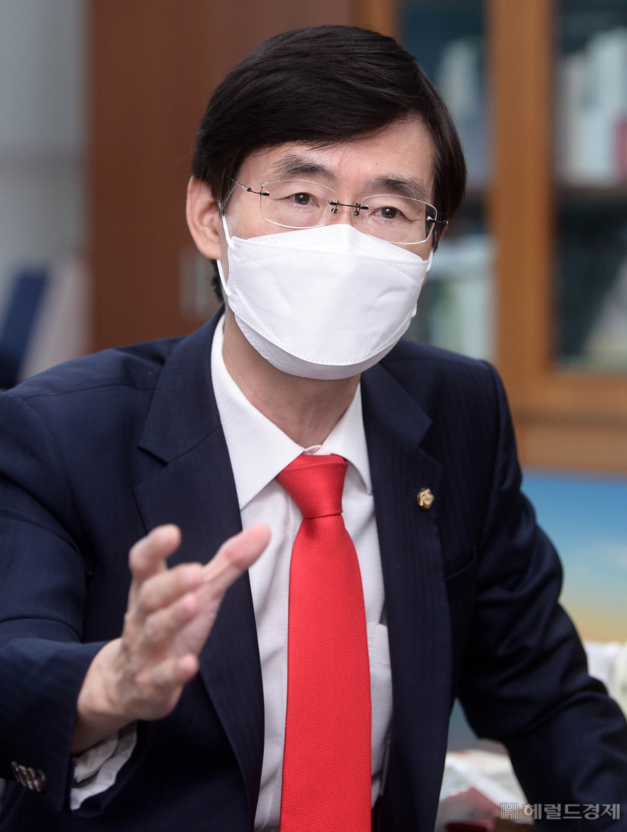 [헤럴드경제=이상섭 기자] 30일 오후 서울 여의도 국회 의원회관에서 국민의힘 조경태 의원 (홍준표 캠프 선대위원장)이 본지와 인터뷰를 하고 있다.