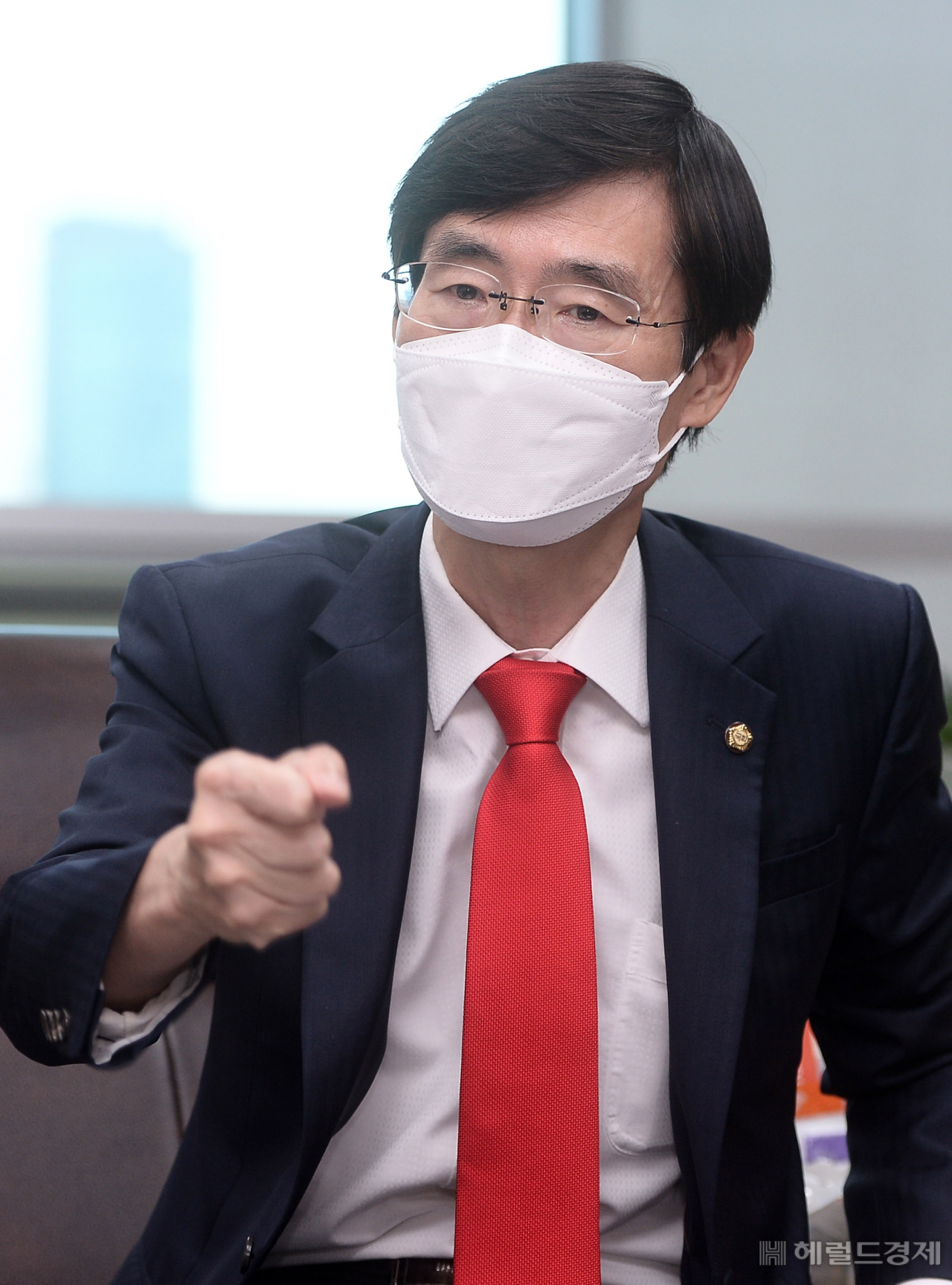 [헤럴드경제=이상섭 기자] 30일 오후 서울 여의도 국회 의원회관에서 국민의힘 조경태 의원 (홍준표 캠프 선대위원장)이 본지와 인터뷰를 하고 있다.