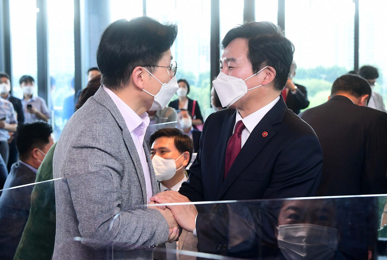 국민의힘 대선주자인 황교안(왼쪽) 전 미래통합당(국민의힘 전신) 대표와 원희룡 전 제주지사. [헤럴드경제=이상섭 기자]