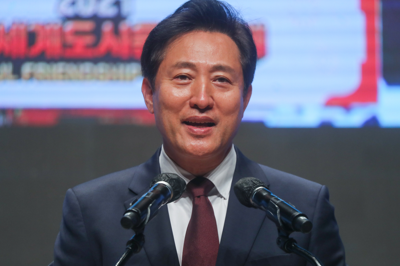 오세훈 서울시장이 1일 오후 서울시청에서 열린 2021 서울세계도시문화축제 온라인 개막식에서 환영사를 하고 있다. 연합뉴스
