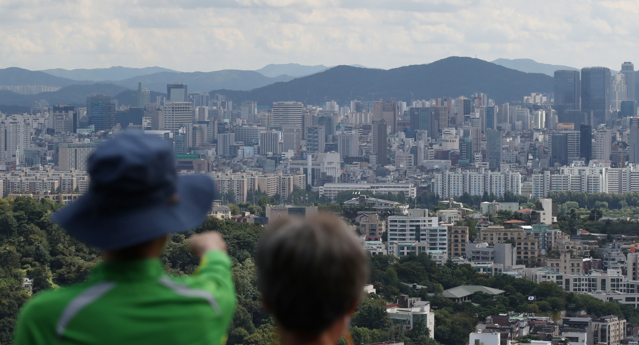 서울 중구 남산에서 바라본 용산, 강남 지역 아파트. [연합뉴스]