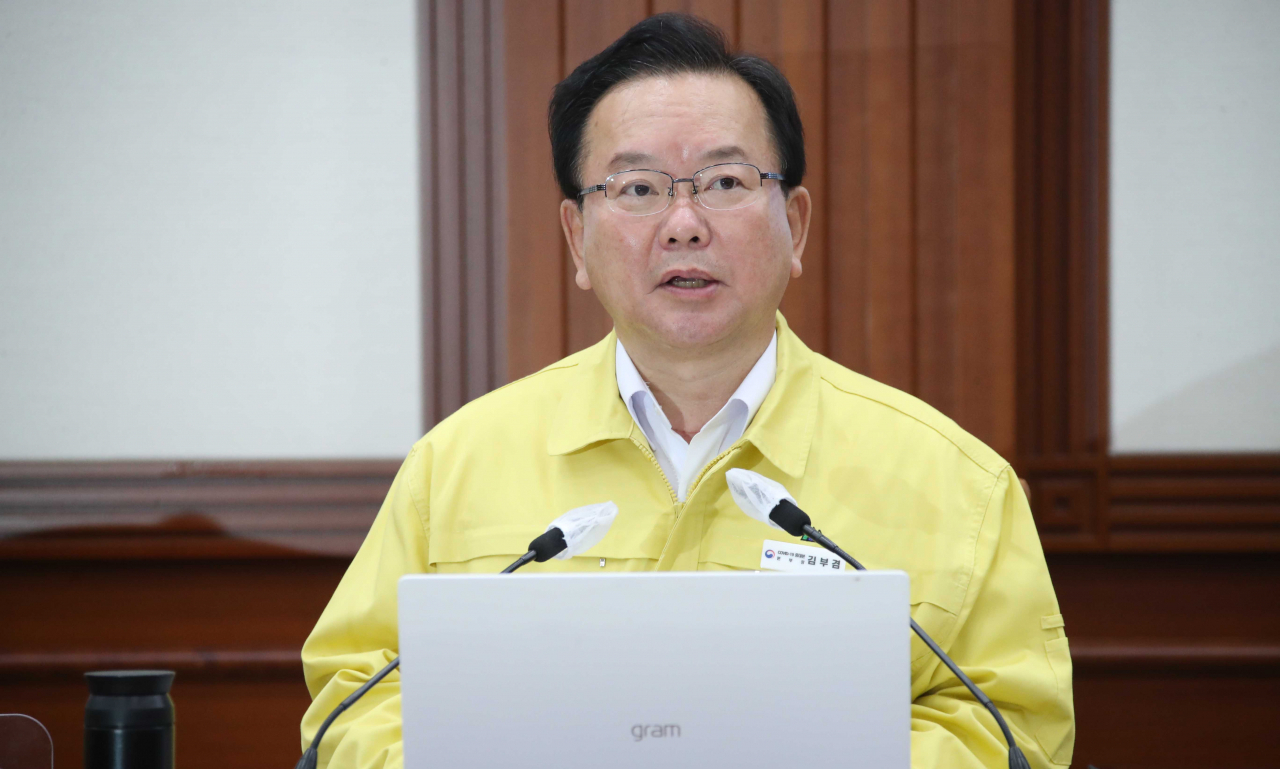 김부겸 국무총리가 5일 오전 정부서울청사에서 열린 코로나19 대응 중앙재난안전대책본부 회의에서 발언하고 있다.［연합］
