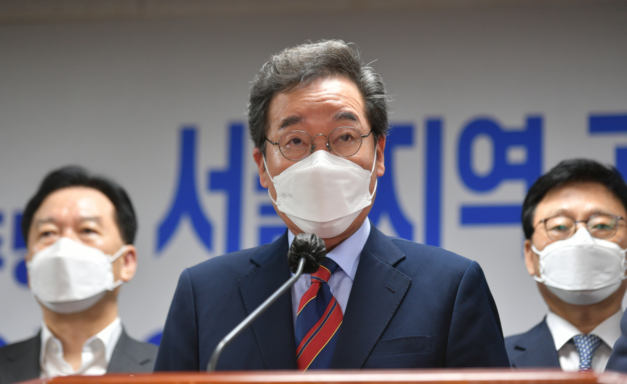 더불어민주당 이낙연 대선 경선 후보가 5일 서울시 중구 서울시의회 의원회관에서 기자회견을 열고 서울지역 공약을 발표하고 있다. [연합]