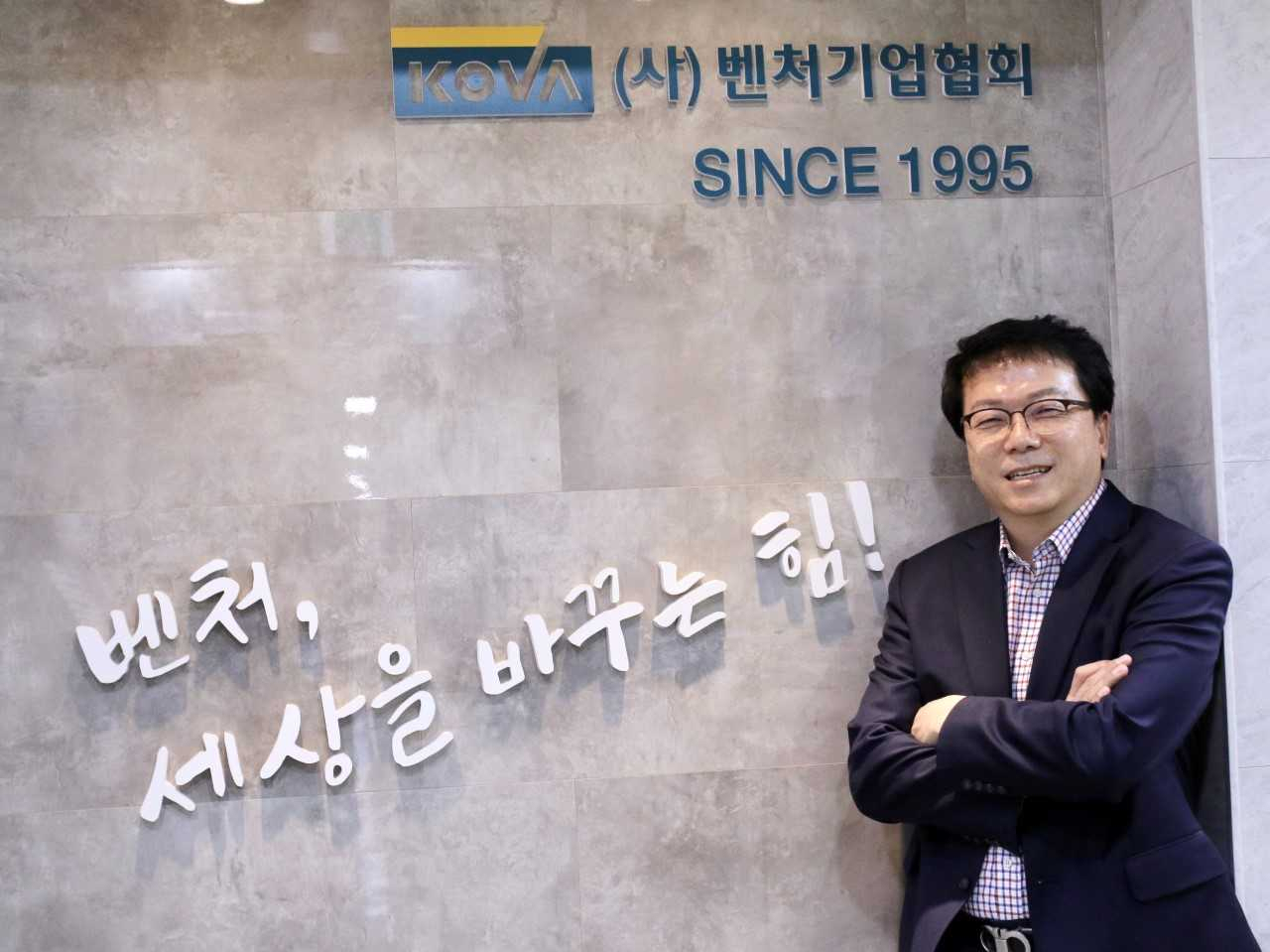 강삼권 벤처기업협회장이 최근 본지와 만나 “현업에 필요한 교육을 기업들이 떠맡고 있다. 교육개혁이 시급하다”고 강조했다.
