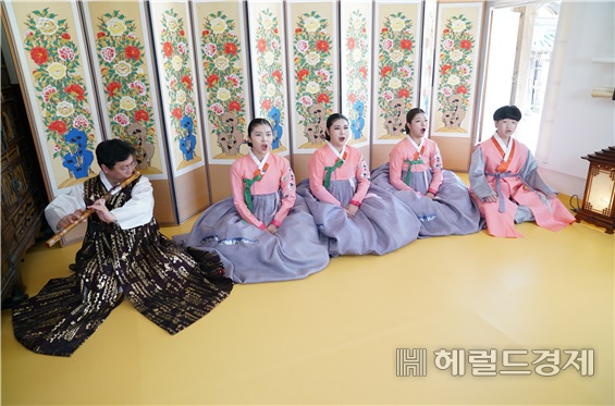 서울특별시무형문화재 제41호 송서의 신진 전승자들. [서울시 제공]