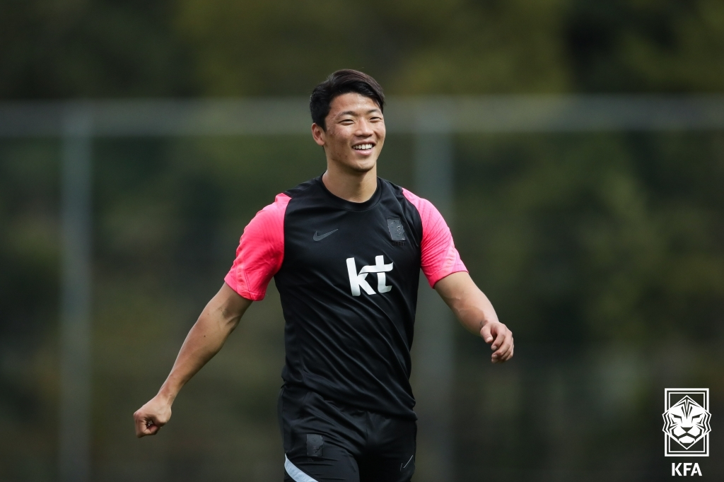 EPL 울버햄튼 이적후 맹활약하고 있는 황희찬이 5일 경기 파주트레이닝센터(NFC)에서 환한 모습으로 훈련하고 있다. [대한축구협회 제공]