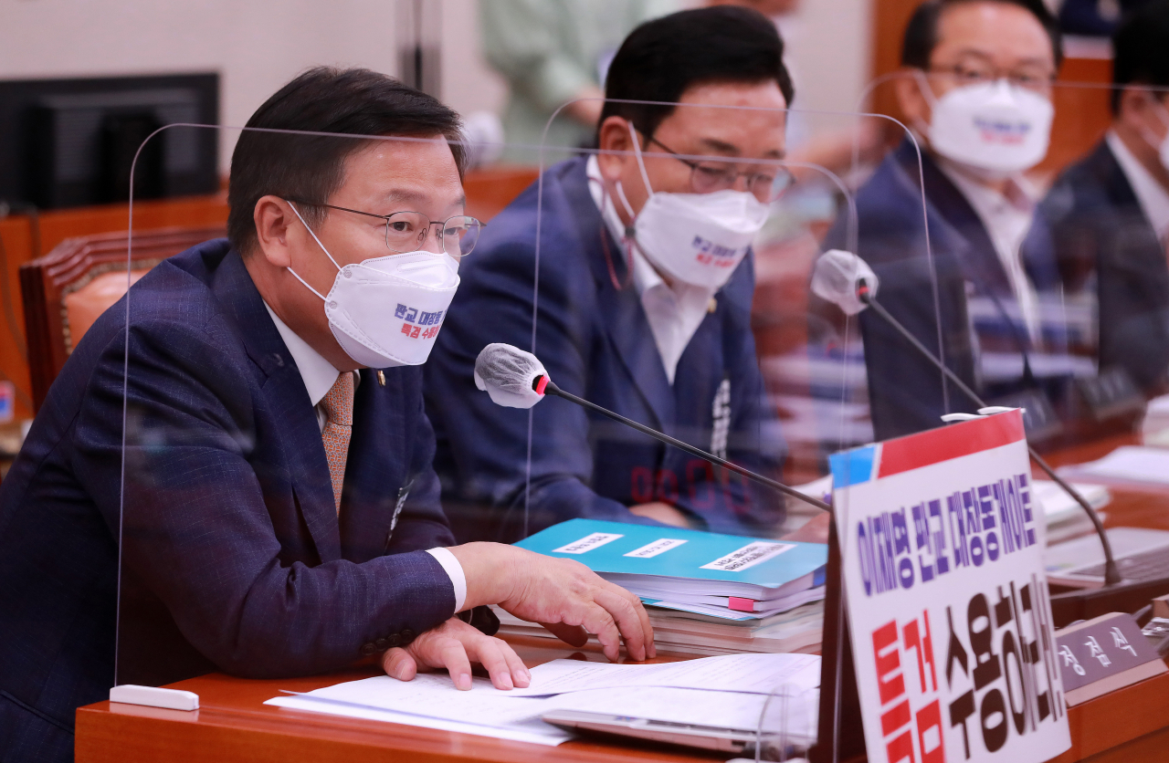 5일 오전 국회에서 열린 국회 농해수위의 농림축산식품부에 대한 국정감사에서 정점식 국민의힘 간사가 의사진행 발언을 하고 있다. [연합]
