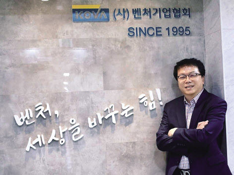 강삼권 벤처기업협회장이 최근 본지와 만나 “현업에 필요한 교육을 기업들이 떠맡고 있다. 교육개혁이 시급하다”고 강조했다.