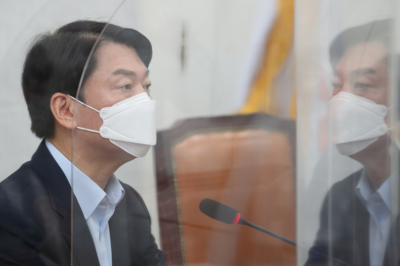 국민의당 안철수 대표가 7일 오전 국회에서 열린 최고위원회의에서 발언하고 있다. [연합]