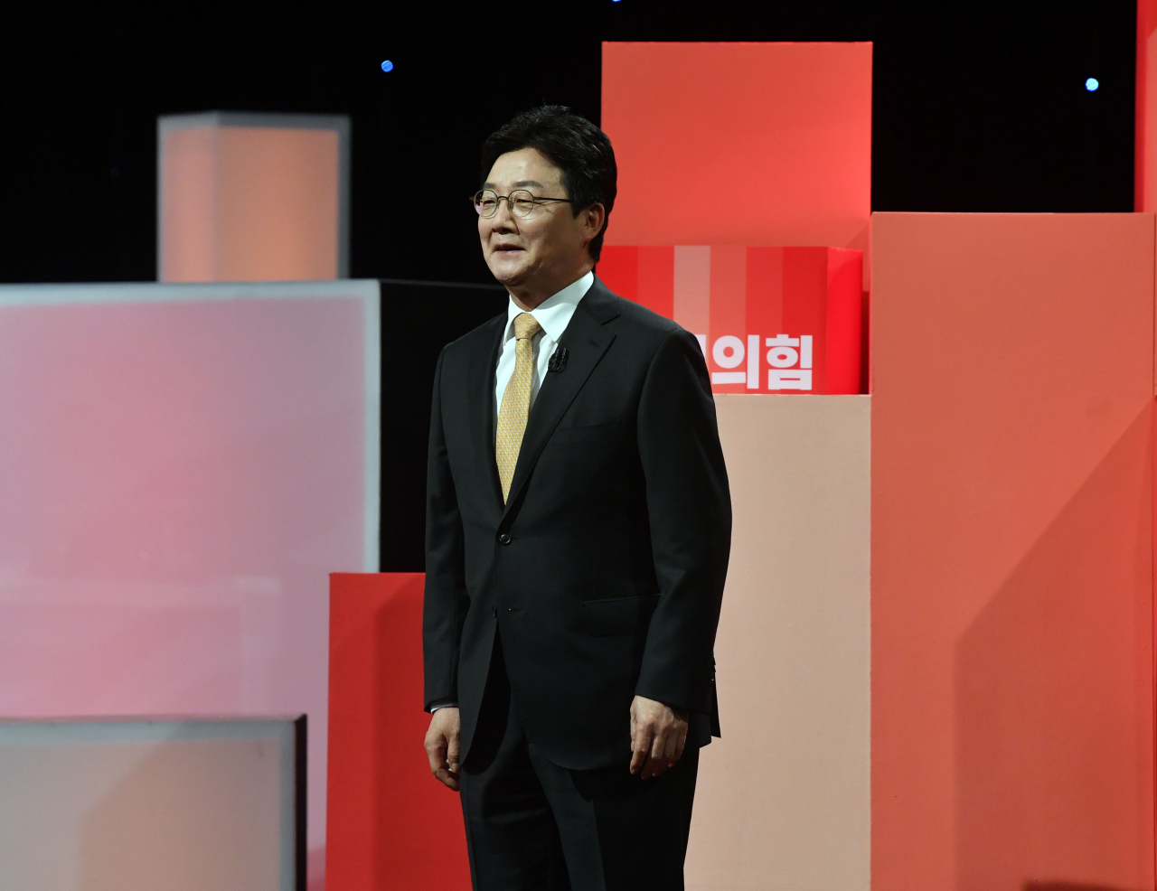 국민의힘 유승민 대선 경선 예비후보가 5일 오후 서울 여의도 한국방송공사 스튜디오에서 열린 제6차 방송토론회에서 인사말을 하고 있다. [연합]