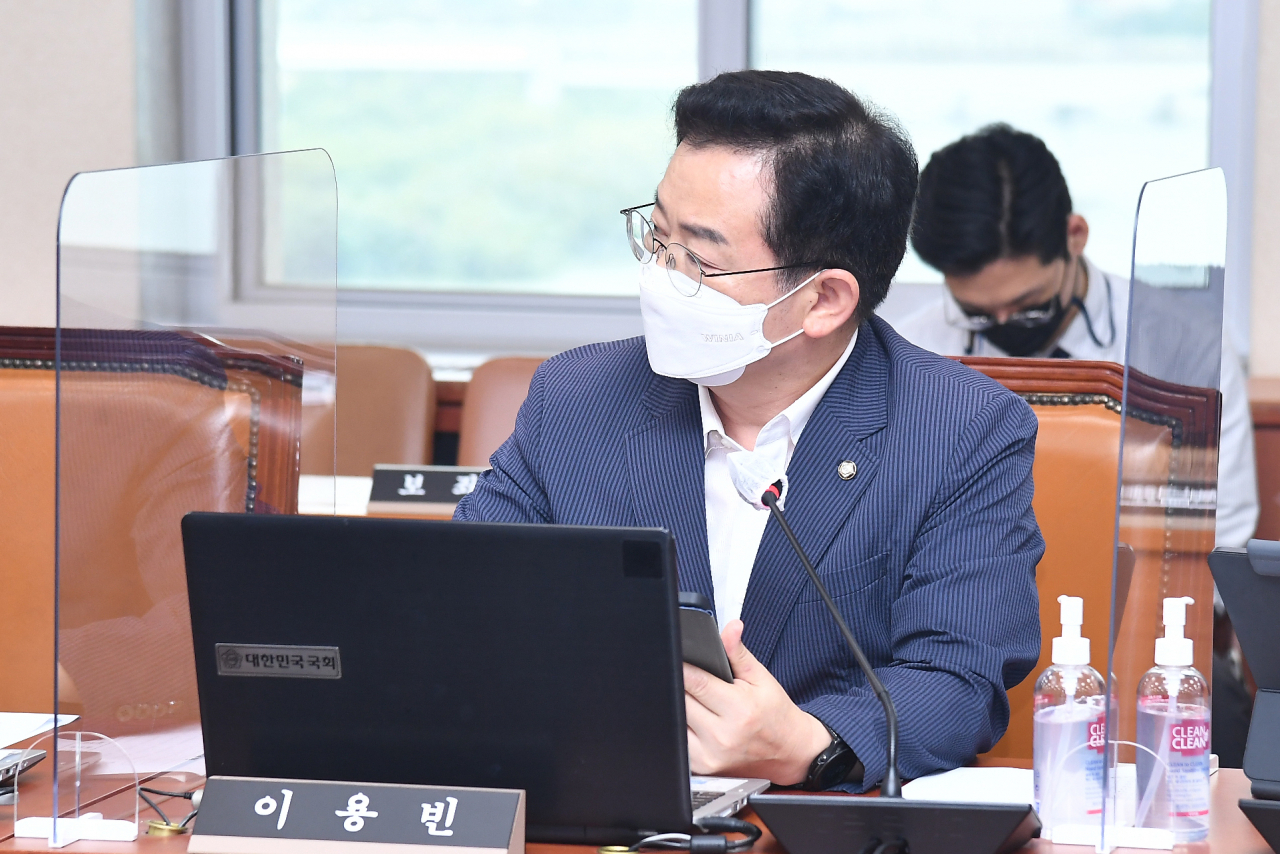 더불어민주당 이용빈 의원이 7일 서울 여의도 국회에서 열린 과학기술정보방송통신위원회의에서 질의하고 있다. [연합]