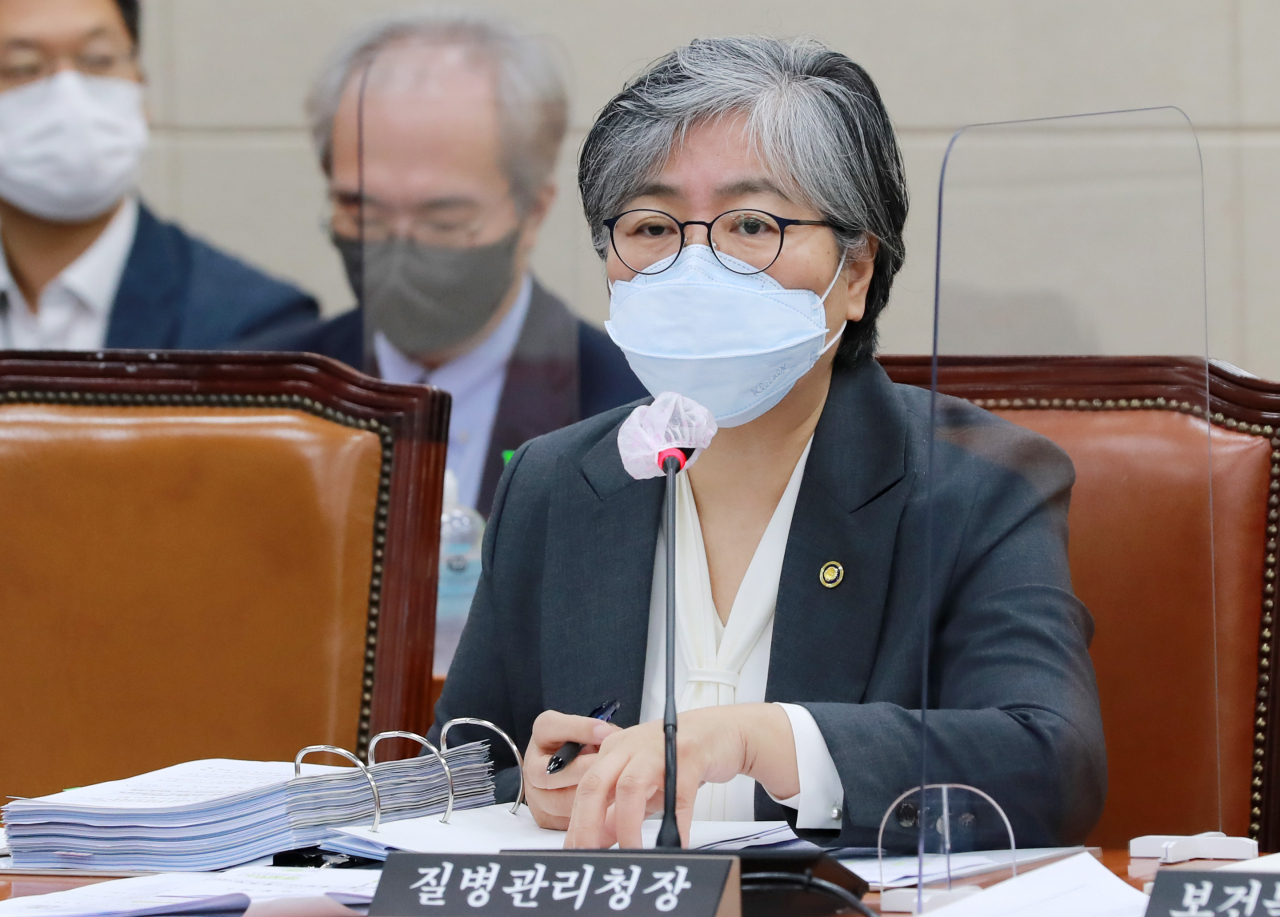 정은경 질병관리청장이 7일 국회 보건복지위 국정감사에서 의원 질의에 답변하고 있다. [연합]