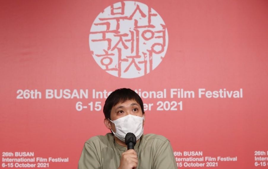 Japanese director Ryusuke Hamaguchi speaks during a press conference at the 26th Busan International Film Festival in the southern port city of Busan on Oct. 8, 2021. (Yonhap)