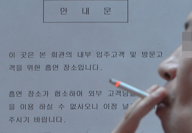활성산소는 스트레스와 함께 담배 영향에도 증가한다. 담배 내 과산화수소가 체내에 많은 활성산소를 발생시킨다. 과음이나 과도한 운동, 과식 등도 활성산소 발생을 증가시키는 원인들로 꼽힌다. [헤럴드경제DB]
