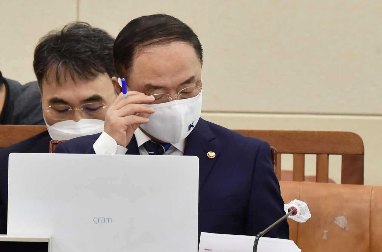 “부동산 오름세 꺾였다”는 경제부총리…시장에선 “속단 금물” [부동산360]