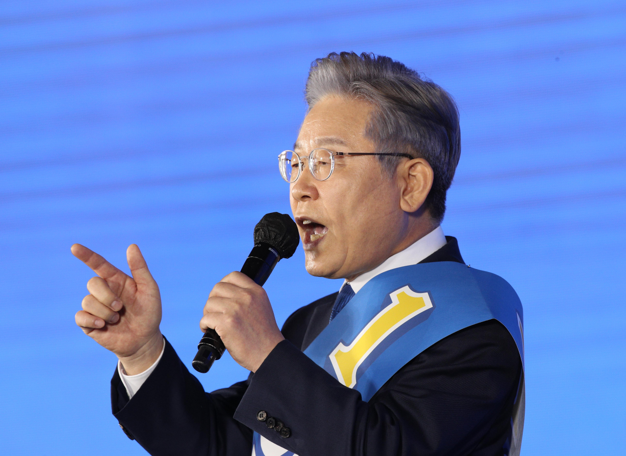 더불어민주당 이재명 대선 경선 후보가 10일 오후 서울 송파구 SK올림픽핸드볼경기장에서 열린 제20대 대통령선거 후보자 선출을 위한 서울 합동연설회에서 정견발표를 하고 있다. [연합]