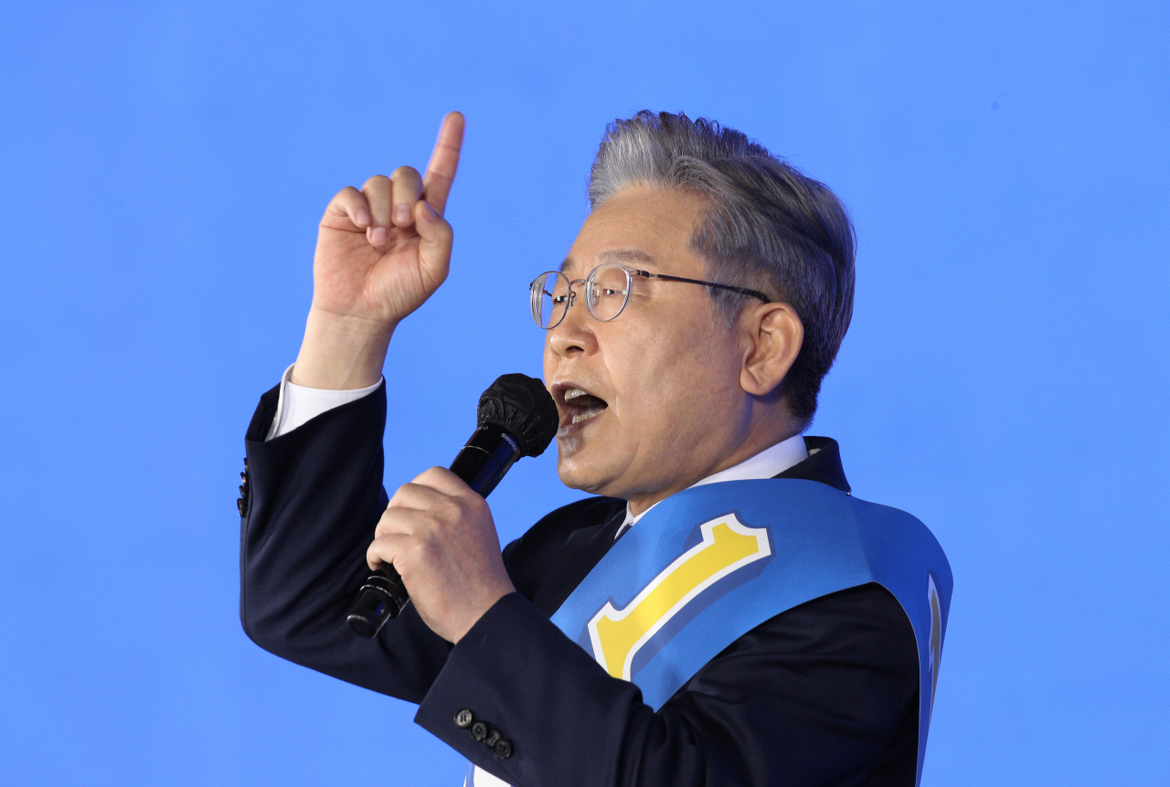 더불어민주당 이재명 대선 경선 후보가 10일 오후 서울 송파구 SK올림픽핸드볼경기장에서 열린 제20대 대통령선거 후보자 선출을 위한 서울 합동연설회에서 정견발표를 하고 있다. [연합]