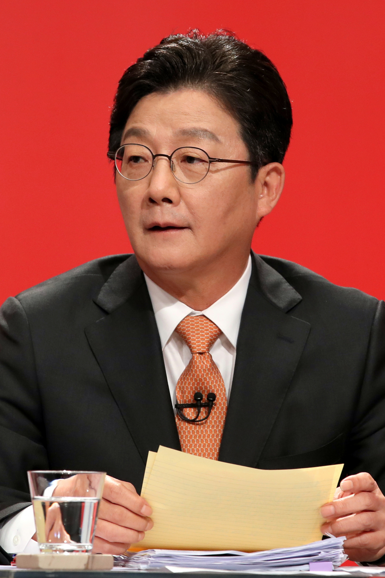 유승민 국민의힘 대선 예비후보가 11일 오후 광주 서구 치평동 KBS 광주방송총국에서 호남권 합동토론회를 준비하고 있다. [연합]