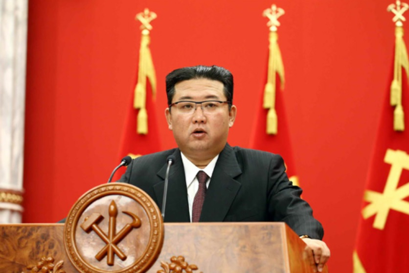 김정은 북한 국무위원장은 국방발전전람회 연설에서 자신들의 주적은 전쟁 그 자체라며 한국이나 미국이 아니라고 밝혔다. [헤럴드DB]