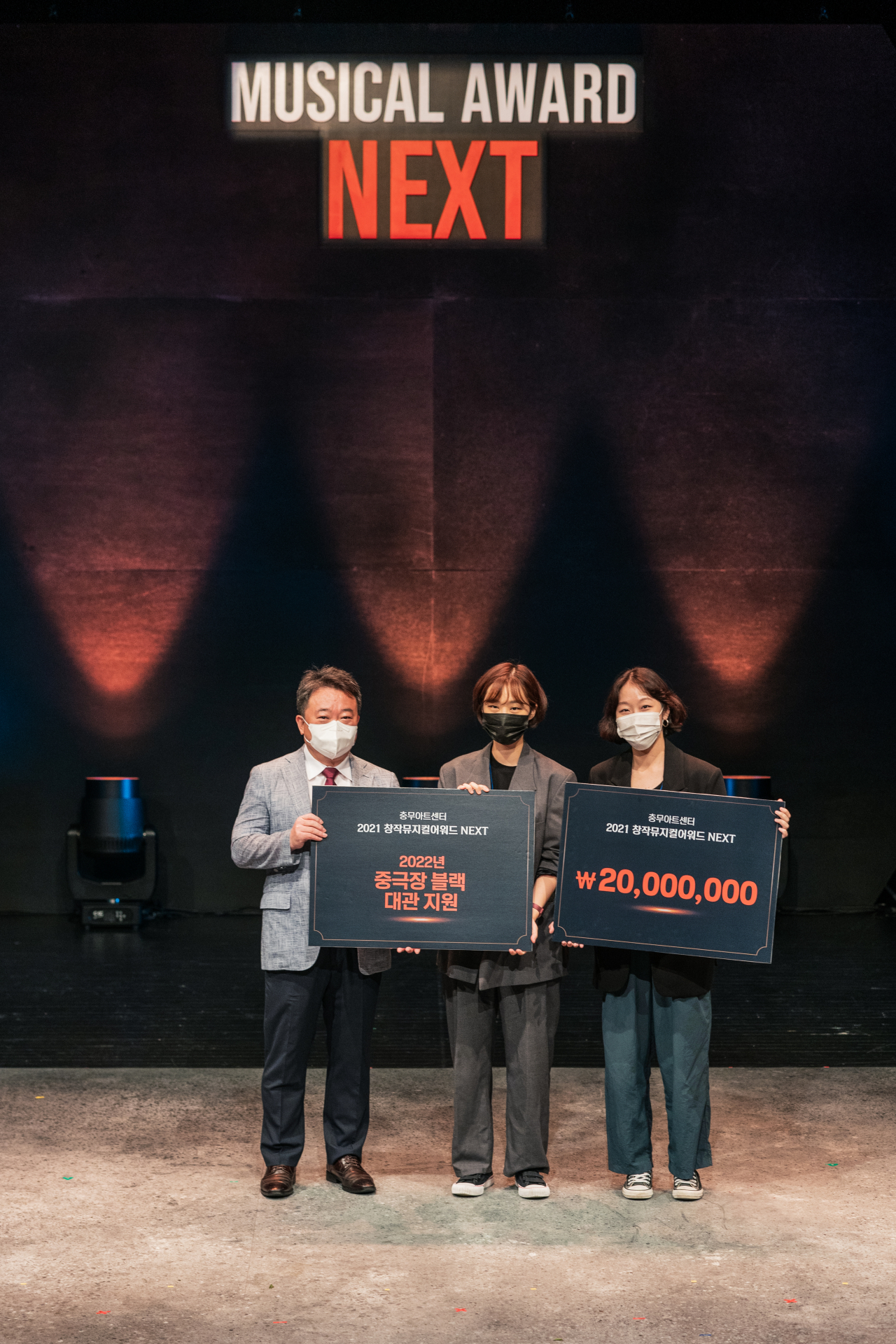 윤진호 중구문화재단 사장, ‘앨리스 스튜디오’ 김지은 작가, 정경인 작곡가(왼쪽부터) [중구문화재단 제공]