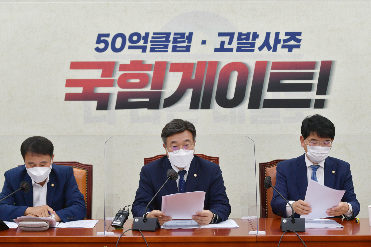 더불어민주당 윤호중 원내대표가 12일 국회에서 열린 국정감사 대책회의에서 발언하고 있다. 연합뉴스