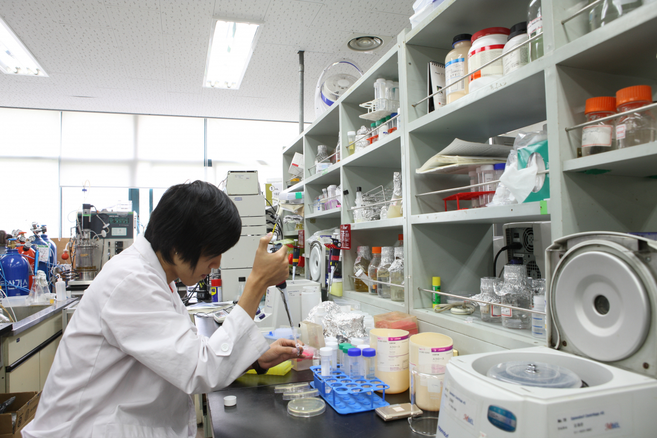 KAIST 생명화학공학과 연구모습.[KAIST 제공]