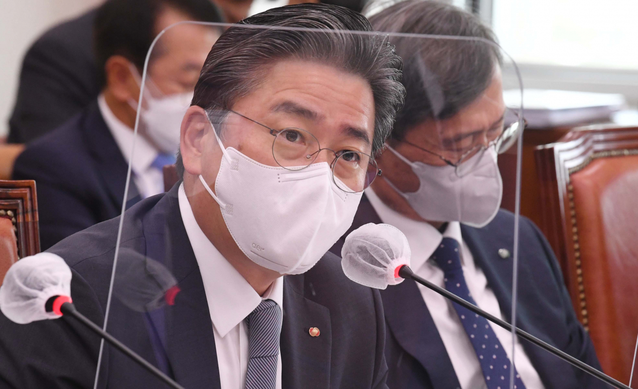 정승일 한국전력공사 사장이 12일 서울 여의도 국회에서 열린 산업통상자원중소벤처기업위원회의 한국전력공사, 한국수력원자력 등에 대한 국정감사에서 답변하고 있다. ［연합］