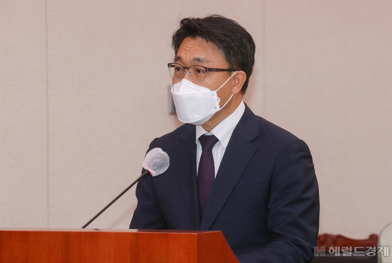 [헤럴드경제=이상섭 기자] 김진욱 공수처장이 지난 12일 오후 서울 여의도 국회에서 열린 법제사법위원회의 고위공직자범죄수사처에 대한 국정감사에서 업무 보고를 하고 있다.