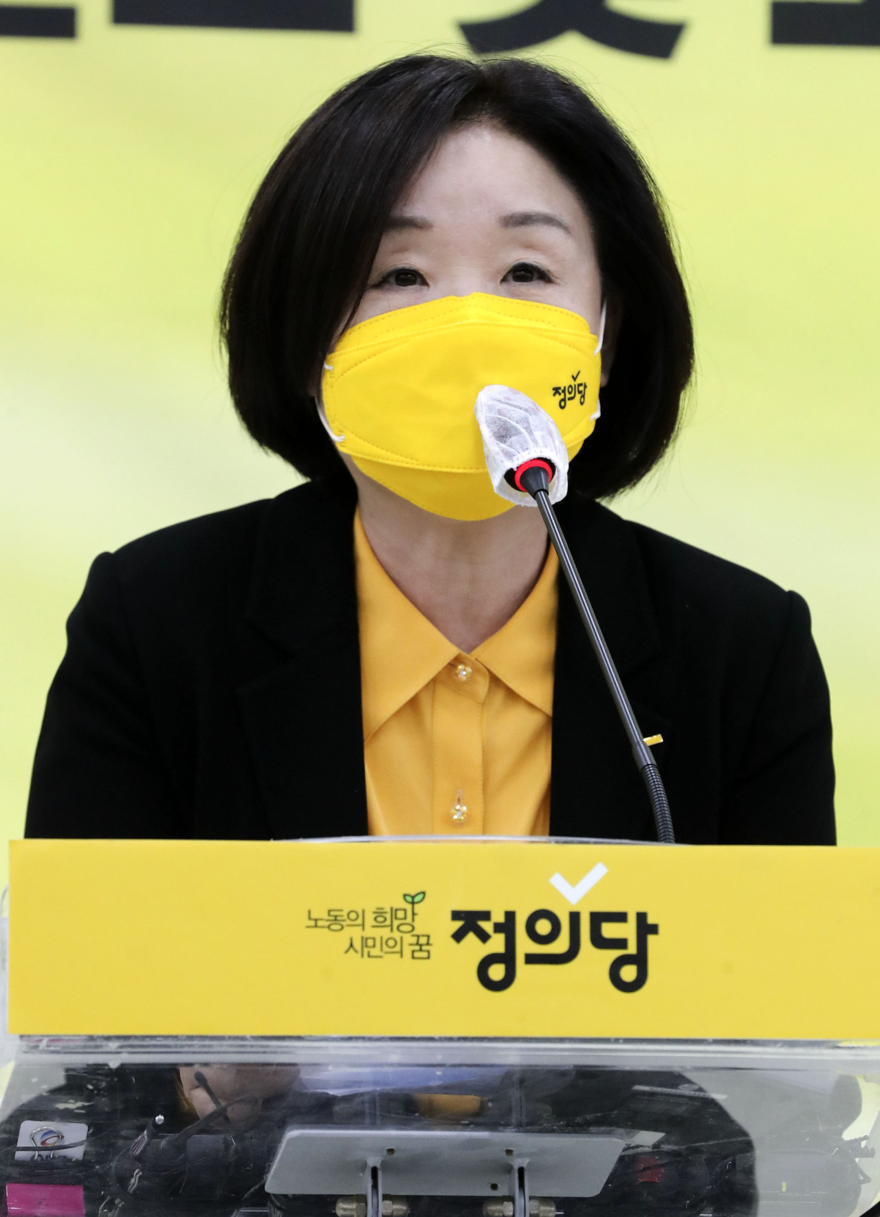 Rep. Sim Sang-jeung of the Justice Party speaks after being named one of the two candidates in the party’s primaries on Oct. 6. (Yonhap)